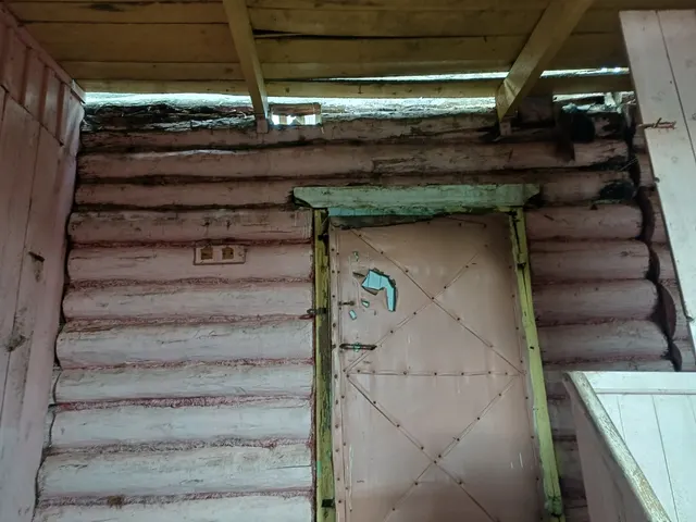 Земельный участок (с расположенным на нем жилым домом)