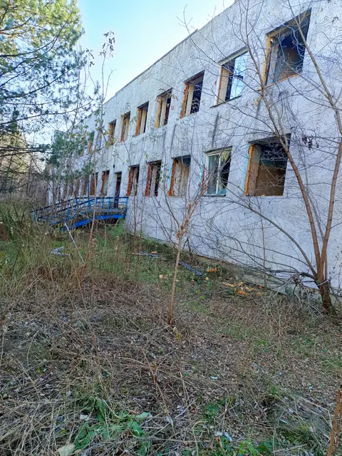 Калтанский городской округ, г. Калтан, Санаторий-профилакторий «Юбилейный», нежилые здания с кадастровыми номерами: 42:09:1407003:353, площадь 1 625,8 кв.м., 42:09:1407003:352, площадь 181,5 кв.м., 42:09:1407003:351, площадь 33,3 кв.м., 42:09:1407003:349, площадь 1 995,8 кв.м., 42:09:1407003:348, площадь 260,6 кв.м., 42:09:1407003:350, площадь 47,4 кв.м., 42:09:1464001:602, площадь 143,9 кв.м., земельный участок с кадастровым номером: 42:31:0301001:858, площадь 123 622,96 кв.м.