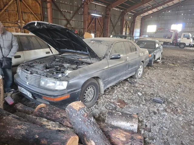 Автомобиль марки Toyota Crown, г/н А241ОО27 ,1992 г.в., № кузова JZS1410037315 , цвет серо-синий
