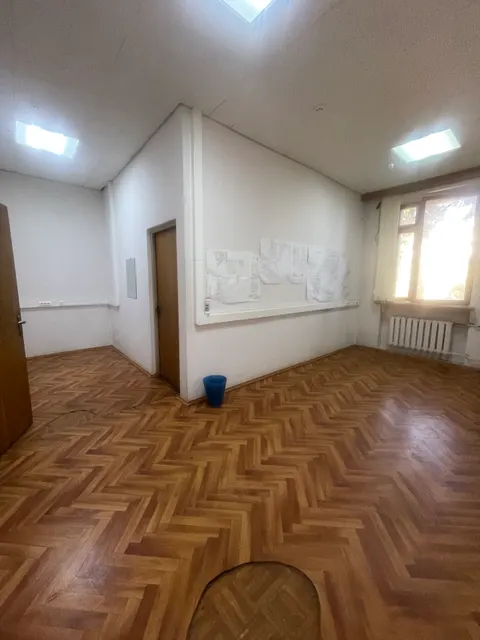 Административное здание, нежилое помещение общей площадью 32,6 кв. м (Литера А1, этаж 2, пом. I, комн. 159, 160) под офис
