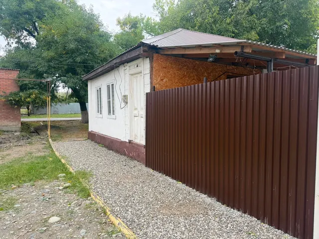 Жилой дом, площадью 61 кв.м., кадастровый номер 20:03:1401005:498; Земельный участок (для ведения личного подсобного хозяйства), площадью 607+/-9 кв.м., кадастровый номер 20:03:1401003:644.