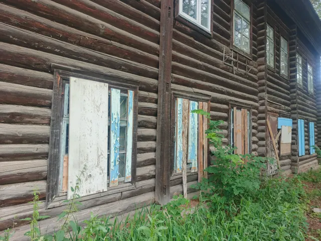 Лот №1. Здание, 2-этажное бревенчатое здание, назначение туберкулезное отделение, нежилое, площадь 762,7 кв.м., кадастровый номер 59:29:0010135:60, адрес: Пермский край, муниципальный округ Осинский, город Оса, улица Интернациональная, дом 26 с земельным участком общей площадью 2660 кв. м, кадастровый номер 59:29:0010135:12. Российская Федерация, Пермский край, муниципальный округ Осинский, город Оса, улица Интернациональная, з/у 26.