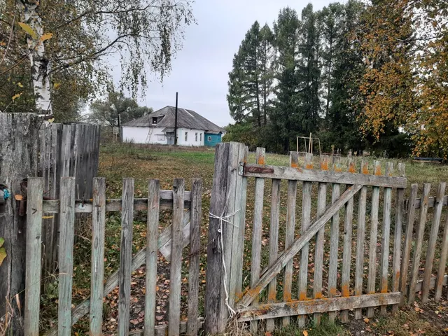 Нежилое здание, кадастровый номер 58:22:0271701:166, инв.номер 56:253:002:000005310, общая площадь 266,1 кв.м. с земельным участком, категория земель: земли населенных пунктов, разрешенное использование: под общественную застройку;  общая площадь 5665 кв.м.; кадастровый номер 58:22:0600102:67