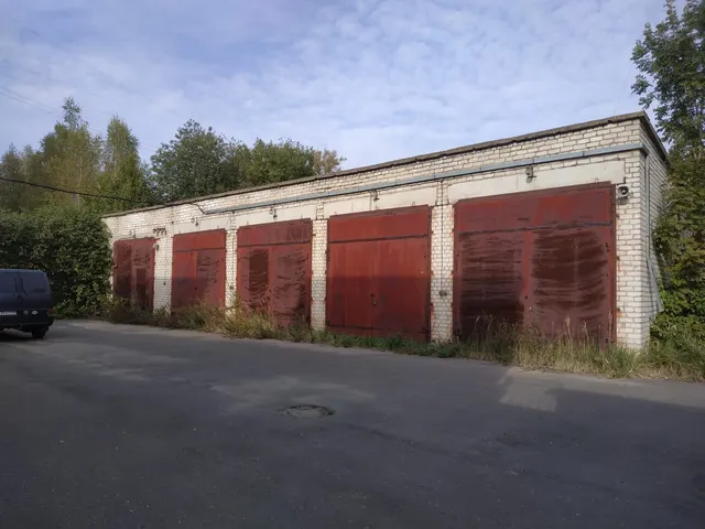 нежилое здание (гараж), площадью 304,5 кв.м, кадастровый номер: 69:44:0080528:71, РНФИ: П12690090084, расположенное по адресу: Тверская обл, Нелидовский муниципальный район, гп г. Нелидово, ул. Строителей, здание 11, стр. 1