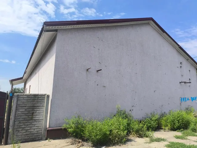 Нежилое здание минимаркета площадью 271,2 кв.м, расположенного по адресу: Российская Федерация, Донецкая Народная Республика, м.о. Волновахский, г.Волноваха,                        ул. Комсомольская, д. 143  с кадастровым номером 93:05:0000000:221