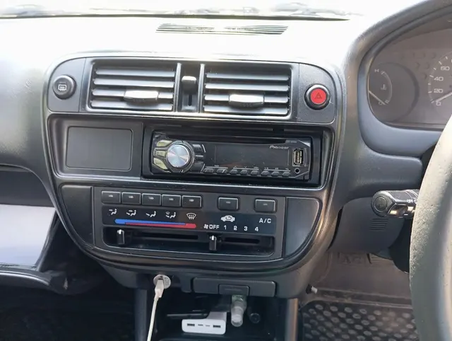 Транспортное средство Honda Partner, 2003 года выпуска, цвет - белый, номер кузова EY7-1359152, государственный регистрационный номер У450КР03. Состояние транспортного средства: на дверях с обеих сторон рекламная наклейка такси Максим, на бампере небольшая вмятина.