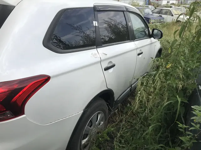 Реализация по прямому назначению: Автомобиль "MITSUBISHI OUTLANDER", ГРН М617КА154RUS, VIN ZTXTGF2WGMO13521 (документы отсутствуют,ключи в наличии)