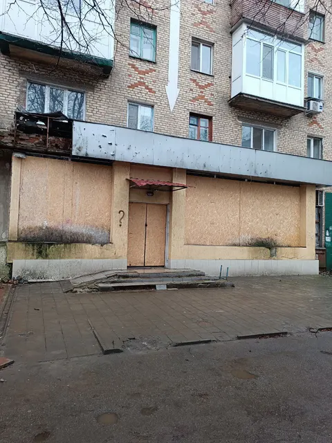 Нежилое встроенное помещение  на первом этаже жилого дома литера А-V, кадастровый номер 93:21:0010136:3559, общей площадью 136,8 кв.м., расположенное по адресу: Донецкая Народная Республика, городской округ Горловка,  г. Горловка, Центрально - Городской район, проспект Победы, дом 24, помещение 66
