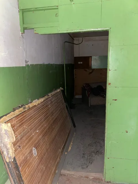 Нежилое помещение, назначение: нежилое, общая площадь 31,4 кв.м, этаж 1, номер на поэтажном плане А-I, адрес объекта: Республика Коми, г. Усинск, ул. Мира, д. 11, кадастровый номер 11:15:0102005:2668