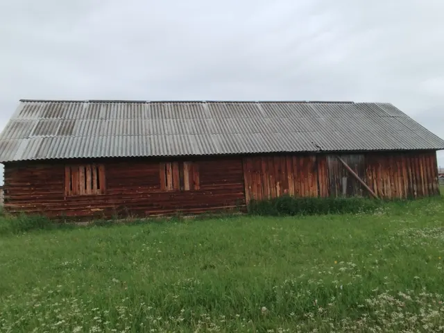 Нежилое здание (реестровый номер имущества - 28212), площадью 104,7 кв.м., кадастровый номер 66:01:4101002:871 с земельным участком (реестровый номер имущества - 29800) площадью 2875 кв.м. кадастровый номер 66:01:4101002:867, расположенное по адресу: Свердловская область, Алапаевский район, с. Костино, ул. Чапаева, д. 44б