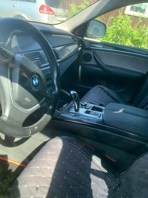 Автомобиль марки «BMW X6 Xdrive35I» государственный регистрационный знак У394ЕТ774