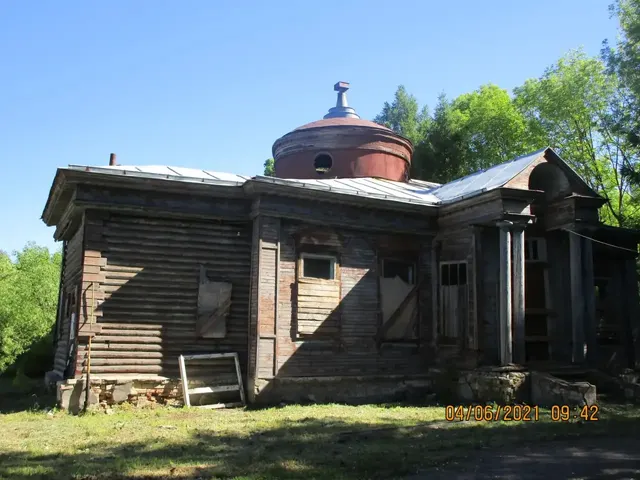 Нежилое здание (корпус спальный) площадью 282,4 кв.м,      1-этажное, в том числе подземных этажей 0, с кадастровым номером 44:13:030701:271, адрес: Костромская область, Нерехтский район, д. Неверово, д. б/н; нежилое здание (корпус 2 – школа с пристройкой) площадью 285 кв.м,          2-этажное, в том числе подземных этажей 0, с кадастровым номером 44:13:030701:270, адрес: Костромская область, Нерехтский район, д. Неверово