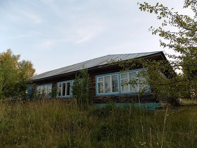 Нежилое здание школы, нежилое здание котельной с земельным участком, расположенные по адресу: Республика Башкортостан, Краснокамский район, с.Нижняя Татья, ул.Ленина, д.69