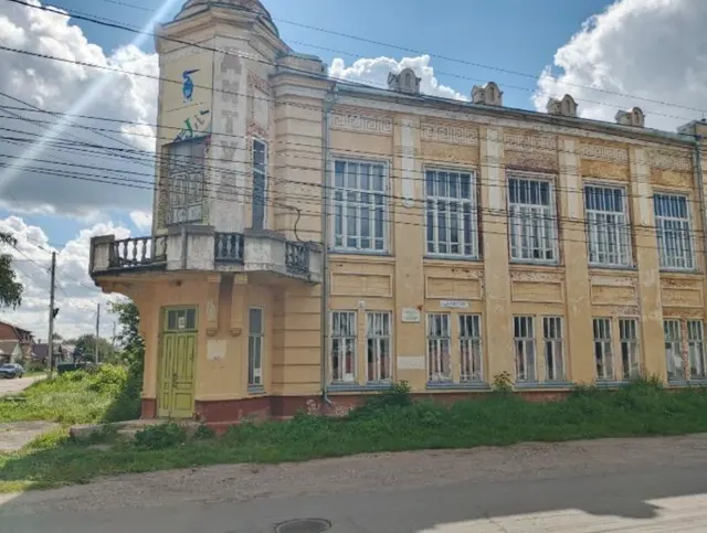 Продажа находящегося в федеральной собственности объекта недвижимого имущества площадью 1 577,5 кв. метра (кадастровый номер 73:23:013222:89), являющегося объектом культурного наследия регионального значения, находящимся в неудовлетворительном состоянии с одновременным предоставлением в аренду земельного участка площадью 1 903 кв. метра, по адресу: Ульяновская обл., г. Димитровград, ул. Хмельницкого, уч. 94.