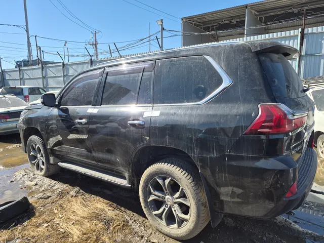 Легковой универсал, LEXUS LX 570, 2016 г.в., цвет черный, VIN: JTJHY00W404209229, все 4 колеса на месте, все стекла целые без трещин. Без внешних повреждений. СОР  и ПТС