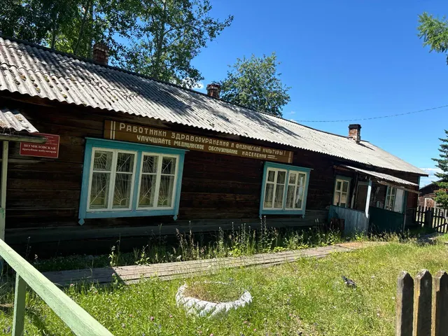 Нежилое здание, назначение: нежилое, площадь 206,1 кв. м, количество этажей 1, в том числе подземных 0, кадастровый номер 38:02:090101:414 с земельным участком площадью 1404+/-13 кв. м, кадастровый номер 38:02:090101:644, вид разрешенного использования: для эксплуатации нежилого здания, расположенные по адресу: Российская Федерация, Иркутская область, Братский район, п. Шумилово, ул. Гагарина, 14