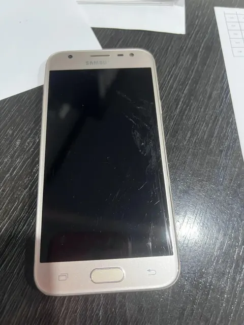 мобильный телефон "SAMSUNG" в золотистом цвете 1 Штука (шт)
