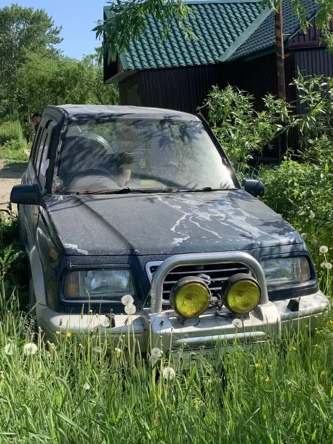 Автомобиль Suzuki Eskudo, 1991 года выпуска, цвет - зеленый-серый, государственный номер А514РТ41, номер кузова TD11W101087, номер двигателя 102007, мощность двигателя - 140 л.с, объем двигателя - 1998 куб. см.