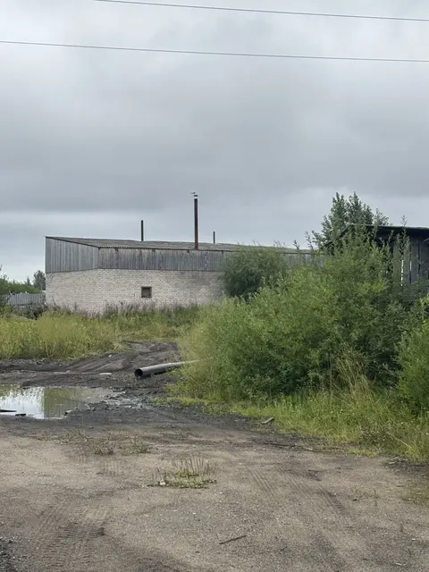 Комплекс имущества, находящийся по адресу: Вологодская область, г. Красавино, ул. Набережная. В состав комплекса входят следующие объекты: База ЖКХ 35:10:0103027:70, Здание конторы 35:10:0103027:65, Столярный цех 35:10:0103027:75, Пилорама 35:10:0202023:750, Проходная 35:10:0103027:74, Земельный участок 35:10:0202023:152.