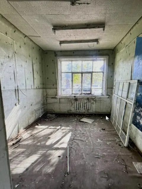 Нежилое здание (редакция) площадью 730,9 кв.м, с кадастровым номером 02:31:110211:150 с земельным участком площадью 422 кв.м.