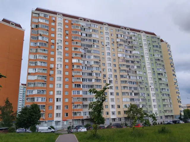 Продажа имущества, находящегося в собственности города Москвы, нежилое помещение по адресу: г. Москва, ул. Авиаторов, д. 5, корп. 1,  площадью 135,5 кв. м (этаж № 1), кадастровый номер: 77:07:0015007:4136.