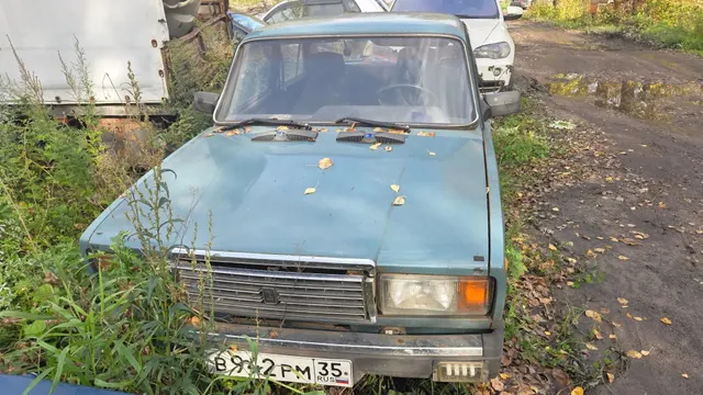 Автомобиль марки ВАЗ 2107, легковой седан, ГЗ В942РМ35,VIN № X7D21070040035473, 2004 г.в., двигатель № 7770965, кузов XTA21070041950912, цвет серо-синий