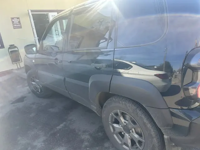 Легковой автомобиль LADA NIVA, 2023 г.в., г/н У615НА761, VIN ХТА212300R0864560, зеленого цвета, пробег 72 000 кл.м., повреждений не имеет, номер двигателя 1268501, должник АО Росина (ИНН 6130003758), (Поручение ТУ Росимущества в РО от 15.07.2026 № 61-942-У). Адрес (местоположение): Ростовская область, Родионово-несветайский район, с. Греково-Ульяновка, ул. Ворошилова, зд. 41.