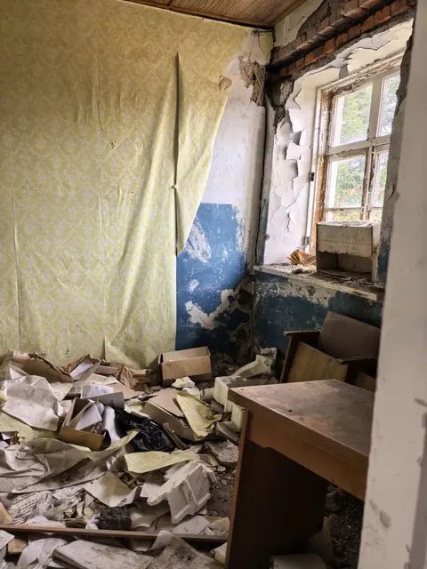 Помещение 1 (согласно техническому паспорту на административное здание помещения №№ 1, 4-11), назначение: нежилое; площадь 157,3 кв.м.; этаж: 1; кадастровый номер 66:17:0901003:409, расположенное по адресу: Свердловская область, Нижнетуринский муниципальный округ, поселок Большая Выя, ул. Привокзальная, д. 13А
