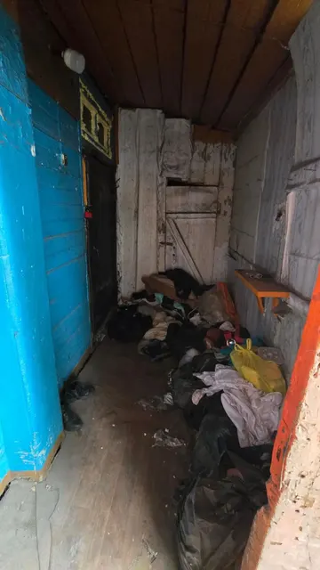 Жилое помещение (квартира) площадью 53,5 кв. м, кадастровый номер 03:24:011217:121. Местоположение: Республика Бурятия, г. Улан-Удэ, ул. Коммунистическая, д. 4/2, кв. 1. Включен в реестр объектов культурного наследия или является выявленным объектом, 031610442890005, Памятник дом Самсоновича Т.А., Постановление Правительства Республики Бурятия «О постановке на государственную охрану вновь выявленных недвижимых памятников истории и культуры» № 242 от 09 июля 1996 г.