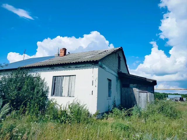 448/1000 доли жилого дома, общей площадью 134,5 кв.м с кадастровым номером 73:10:031403:188, расположенный на земельном участке с кадастровым номером 73:10:031403:60, общей площадью 1000 кв.м.у