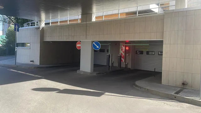 Машино-места: РФ, г.Москва, вн.тер.г.мун.окр. Раменки, ул. Мосфильмовская, д.42, стр.2, м/м 288М, 295М