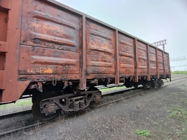 Полувагон 4-осный с люками в полу без тормозной  площадки