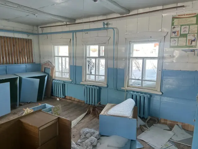 - здание школы, общей площадью 120,1 кв.м., с кадастровым номером 16:16:310503:497 по адресу: Республика Татарстан, Высокогорский район, Иске-Казанское сельское поселение, с.Куркачи, ул.Центральная, д.38А; - земельный участок, категория земель - земли населенных пунктов, вид разрешенного использования - для размещения школы, площадью 1035 кв.м, кадастровый номер 16:16:310503:494, адрес: Иске-Казанское сельское поселение, с.Куркачи, ул.Центральная, д.38А.
