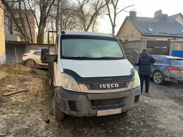 Транспортное средство IVECO 57DL63, 2011 г.в., г/н С949МТ761, VIN X8957DL63B0ER7001, белого цвета, ТС имеет следы ржавчины и коррозии ЛКП по кузову, трещина на лобовом стекле, левое и правое зеркала заднего вида перемотаны изолентой, должник Бушу П.Н., (Поручение ТУ Росимущества в РО от 24.09.2026 № 61-1722-У). Адрес (местоположение): Ростовская область, г. Батайск, ул. Промышленная, 19б.