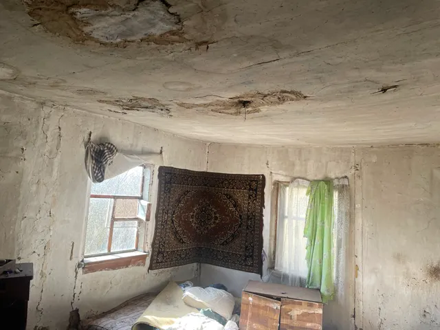 Здание, расположенное на земельном участке. Здание: кадастровый номер 61:01:0010401:479, адрес: Российская Федерация, Ростовская область, Азовский район, п. Ленинский Лесхоз, ул. Заречная, 1, площадь 47.9 кв.м., назначение: жилой дом, наименование: жилой дом, количество этажей: 1, в том числе подземных 0, ограничение прав и обременение объекта недвижимости: не зарегистрировано. Земельный участок: кадастровый номер 61:01:0010402:1