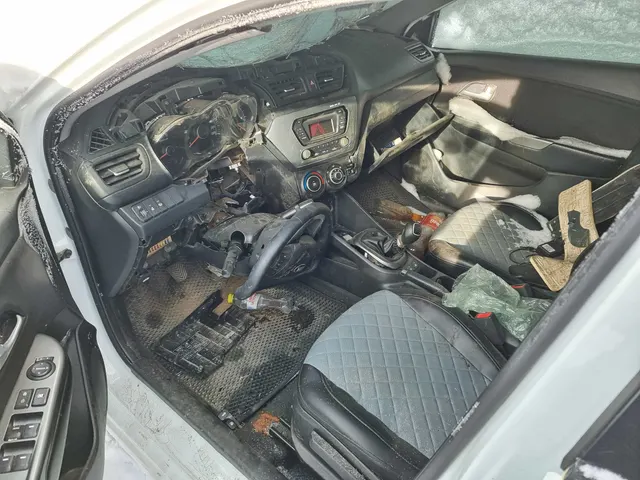Годные остатки KIA RIO, г.в. 2014, VIN: Z94CB41BAFR247797, г/н: Р066МО11, Документы: Нет, Ключи: Нет, Примечание: Передняя часть автомобиля битая, часть двигателя отсутствует, лобовое стекло битое. АС ПИБИ: 11-008763-1