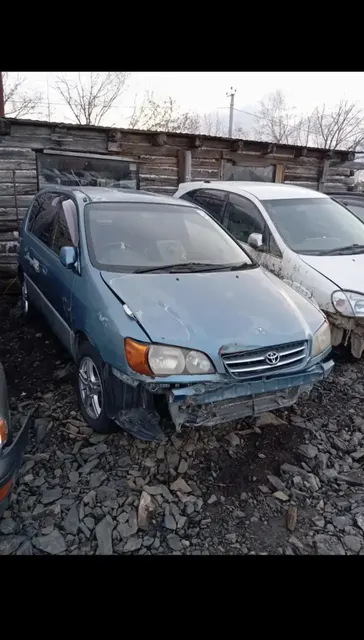 Автомобиль марки Toyota Ipsum ,г/н В352ТА27 , № кузова SXM150046300,отсутствует передний бампер,потертости по корпусу