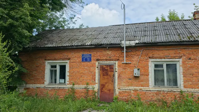 Административное здание, назначение: нежилое, площадью 90,5 кв.м., с кадастровым номером 71:17:050207:225, с земельным участком из земель населенных пунктов, вид разрешенного использования – предпринимательство, с кадастровым номером 71:17:050207:777, площадь 390,0 кв.м.,местонахождение: Российская Федерация, Тульская область, муниципальный округ Плавский, п. Диктатура, пер. Советский, д.3