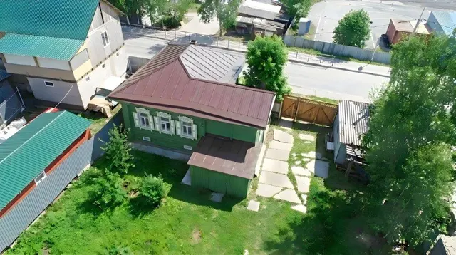 Здание (объект культурного наследия регионального значения в неудовлетворительном состоянии ), находящееся в государственной собственности Ханты-Мансийского автономного округа – Югры, общей площадью 81,8 кв. м с кадастровым номером 86:12:0103010:101 («Жилой дом», регистрационный номер в едином государственном реестре объектов культурного наследия (памятников истории и культуры) народов Российской Федерации 861911331830005)