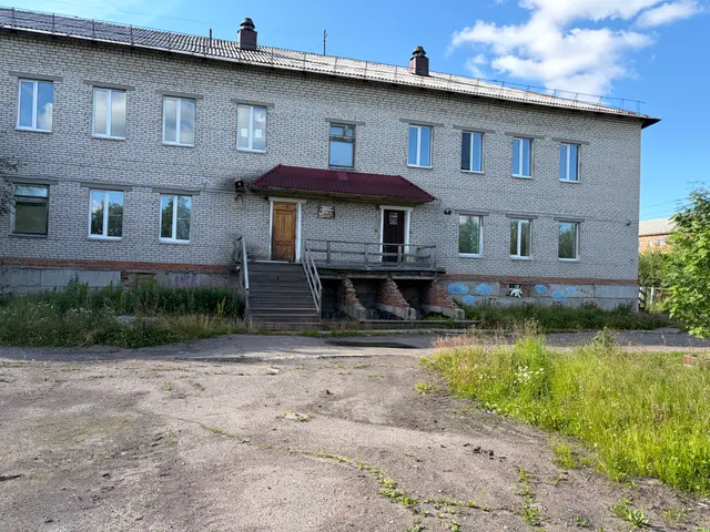Нежилое здание, 2-этажное, площадь здания 1128,1 м2; кадастровый номер 11:18:0701003:236, адрес: Российская Федерация, Республика Коми, м.о. Инта, пгт. Верхняя Инта, ул. Свободы, д. 6