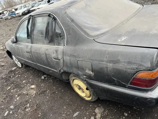 Автомобиль марки Toyota Corolla,  г/н отсутствует , 1992 г.в.,  № кузова АЕ1003101672, цвет темно-синий