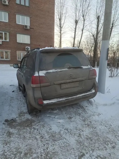 Легковой автомобиль универсал TOYOTA LAND CRUISER 200, 2010г.в., г/н Х410МА124, VIN JTMHT05J005084173, номер кузова JTMHT05J005084173, номер двигателя 1408392, цвет серый. Начальная цена продажи 2 578 050 руб. Задаток 386720 руб.