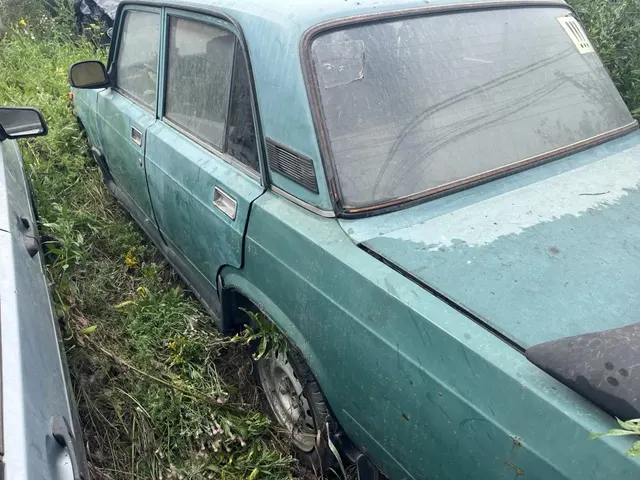 Автомобиль «ВАЗ 21074», государственный знак Н633ВК 774, с ключами от него, свидетельством о регистрации транспортного средства