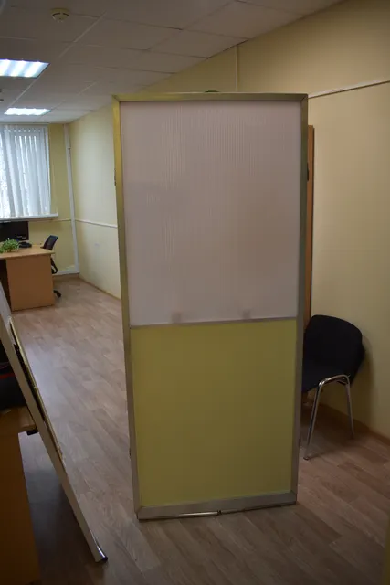 Офисная мобильная перегородка