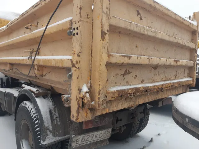 Грузовой самосвал МАЗ, модель 5551, 2000 года выпуска, цвет - серый, государственный номер Е629КО46, идентификационный номер (VIN) Y3M555100Y0064053, номер шасси (рамы) Y3M555100Y0064053, номер двигателя Y0046207 (имущество обременено: арест, запрет на совершение регистрационных действий). Должник – ООО «Электростроймонтаж».
