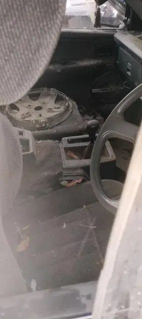 Автомобиль марки Toyota Lite Ace ,кузов СМ300041171, имеются повреждения по кузову,отсутствует стекло с правой стороны