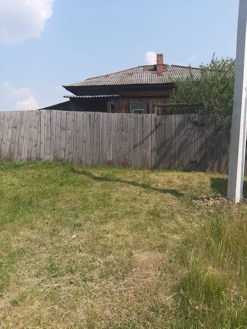 Нежилое здание (реестровый номер имущества - 22), площадью 42,0 кв.м., кадастровый номер 66:01:2501001:155 с земельным участком (реестровый номер имущества - 33098), площадью 258,0 кв.м., кадастровый номер 66:01:2501001:247, расположенное по адресу: Свердловская область, Алапаевский район, дер. Путилова, ул. Ленина, 19