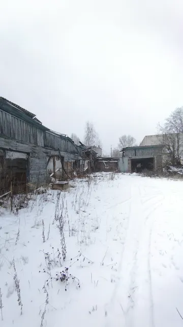 Земельный участок с кадастровым номером 11:10:4501012:11, РНФИ П11110001602, площадью 1244 кв.м, с расположенным на нём объектом недвижимого имущества: здание гаражей с кадастровым номером 11:10:4501012:703, РНФИ П12110001396, площадью 320,8 кв.м, по адресу: Республика Коми, Княжпогостский район, г.Емва, ул.Коммунистическая, д.1.