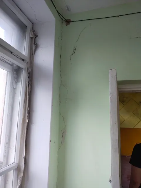 нежилое здание с кадастровым номером 56:42:0225004:20 площадью 1190,1 кв.м, расположенное на земельном участке с кадастровым номером 56:42:0225010:4 площадью 8864,0 кв.м, местоположение: Оренбургская обл., г. Новотроицк, ул. Марии Корецкой, дом 27а
