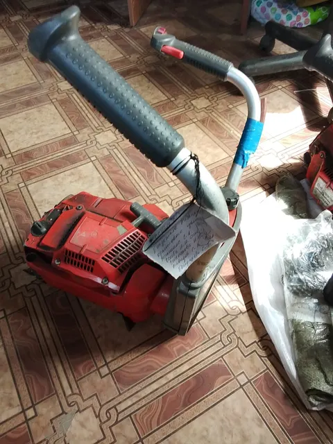 Пильная цепь-2,шина от бензопилы-2, бензопила Stihl MS 260, бензопила Husqvarna AB, бензопила Husqvarna 365Н, бензопила Carver, бензопила "Carver" Бензопила Штиль 180, бензопила "Carver" комплектность и состояние не проверялась данное  имущество обращено в доход государства. Находится в г. Канск (Документы отсутствуют, )